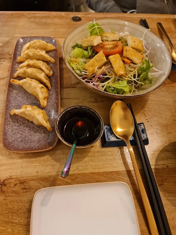 Mandou And Tofu Salade
